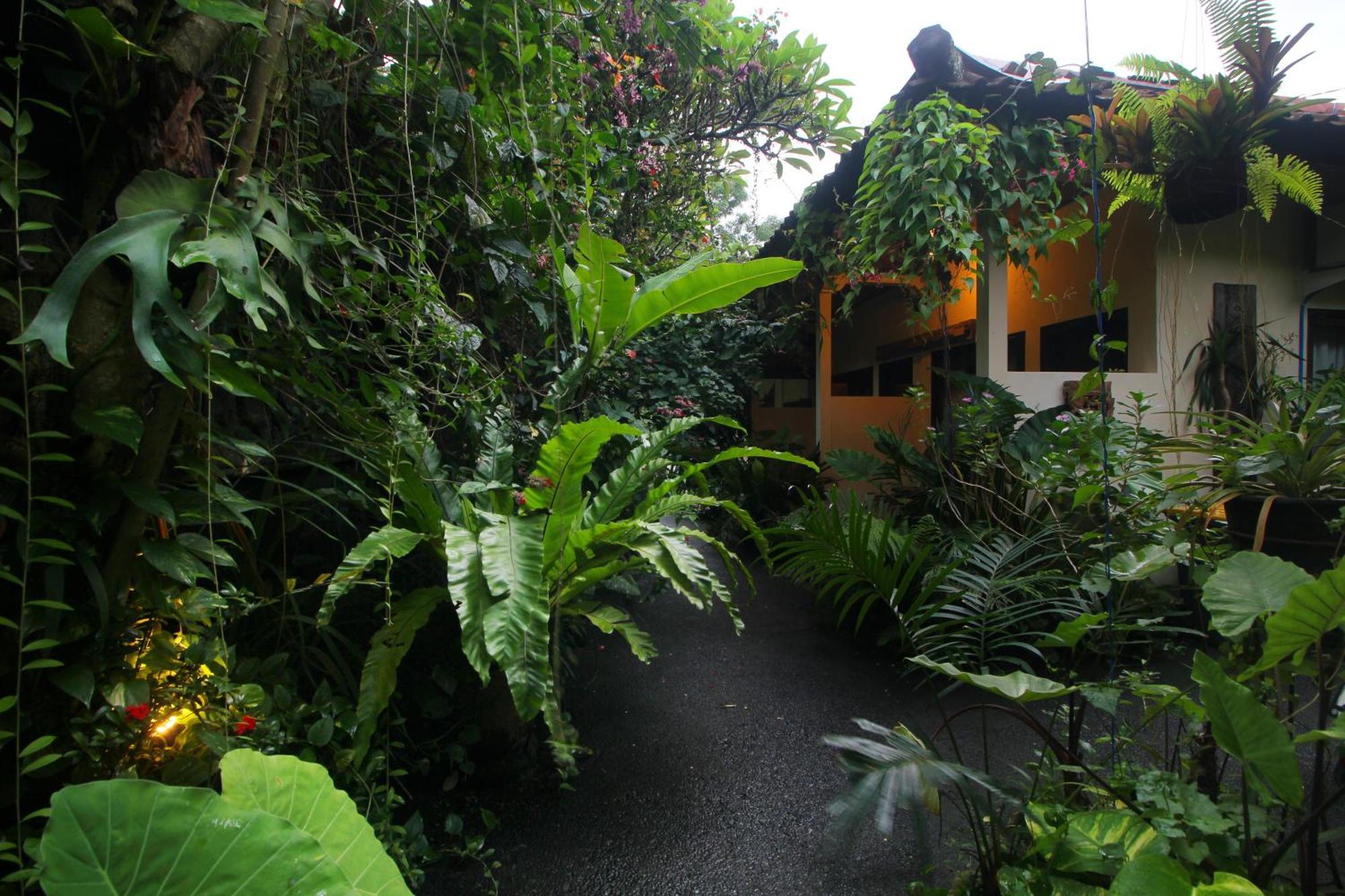 Sari Gong Guest House, A Trishula Collection Ubud Exterior foto